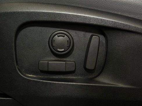 Certified 2024 Land Rover Defender 110 SE image 32