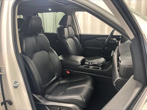 Used 2024 Honda Pilot Touring image 11