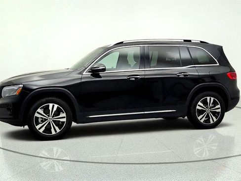 Used 2024 Mercedes-Benz GLB 250 4MATIC w/ Exclusive Package image 8