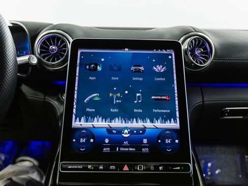 Used 2022 Mercedes-Benz SL 55 AMG 4MATIC w/ Driver Assistance Package image 18