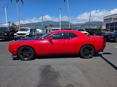 Used 2022 Dodge Challenger R/T RWD image 4