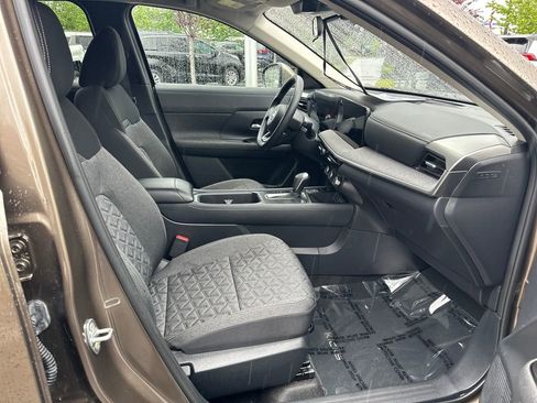 Used 2025 Nissan Kicks SV FWD image 17