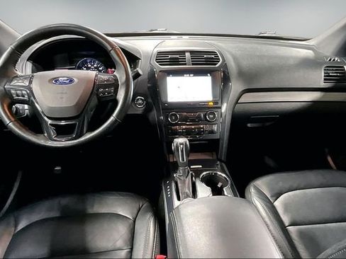 Used 2018 Ford Explorer XLT w/ Equipment Group 202A AWD/4WD image 8