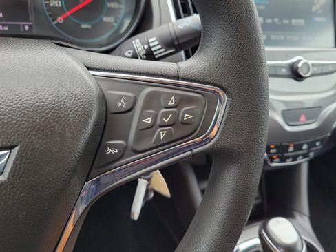 Used 2018 Chevrolet Cruze LT FWD image 24