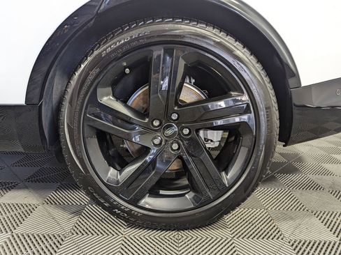 Used 2024 Land Rover Discovery Dynamic SE image 31