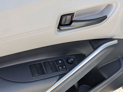 Used 2023 Toyota Corolla Cross L image 11