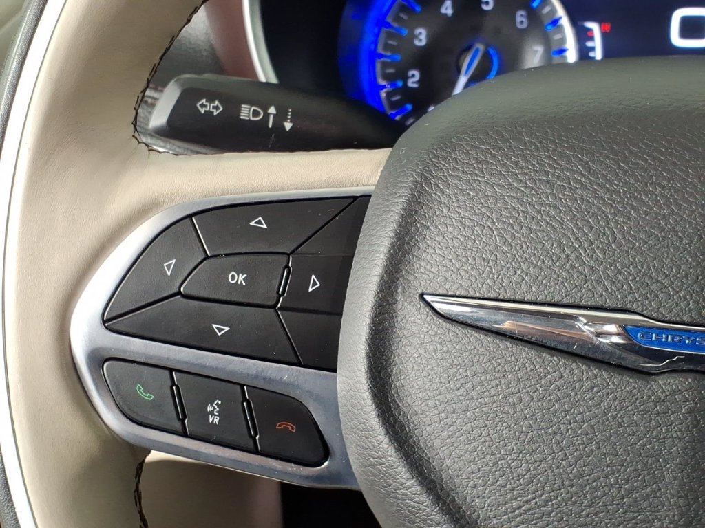 Used 2020 Chrysler Pacifica Limited FWD image 23