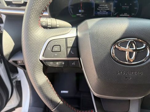 Used 2025 Toyota Sienna XSE FWD image 6