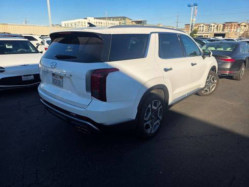Used 2024 Hyundai Palisade SEL w/ Premium Package image 3