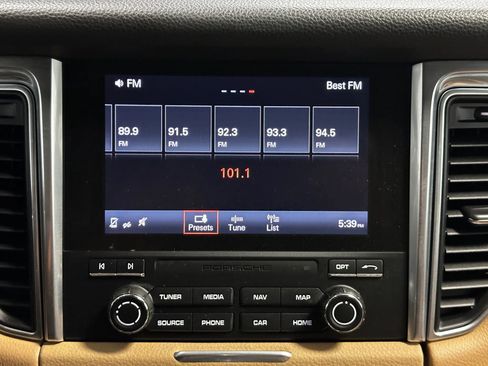 Used 2017 Porsche Macan image 38