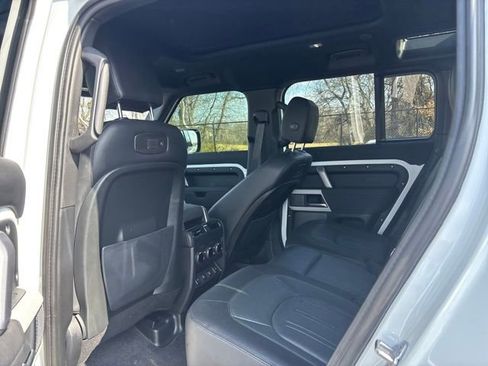 Used 2022 Land Rover Defender 110 X-Dynamic SE image 13