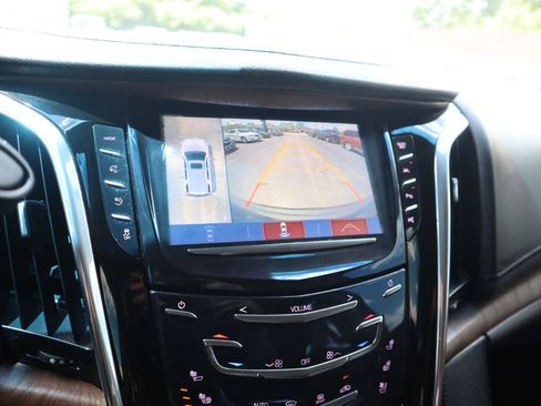 Used 2018 Cadillac Escalade Luxury AWD/4WD image 24