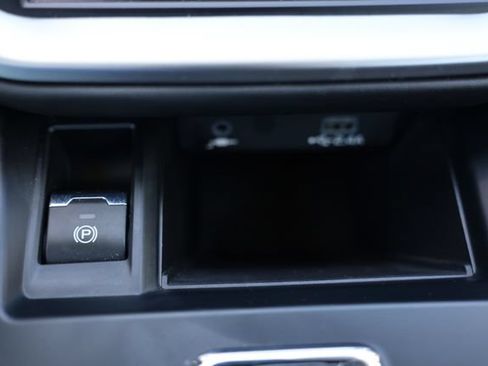 Certified 2025 Subaru Outback AWD/4WD image 33