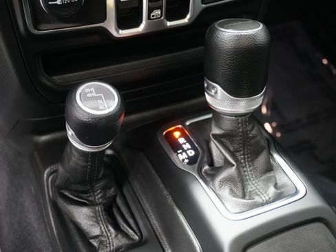 Used 2023 Jeep Gladiator Sport AWD/4WD image 22