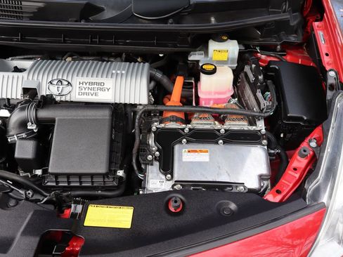 Used 2012 Toyota Prius V Three image 40