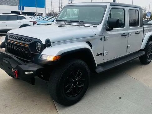 Used 2023 Jeep Gladiator Sport image 7