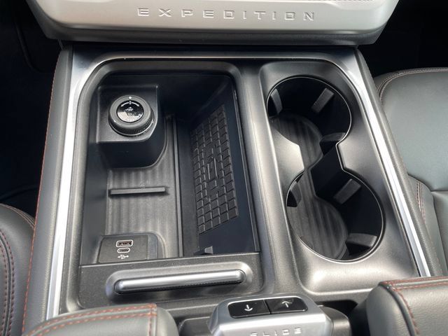 Used 2025 Ford Expedition Active AWD/4WD image 36