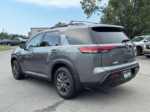 Certified 2026 Nissan Pathfinder SV FWD image 5
