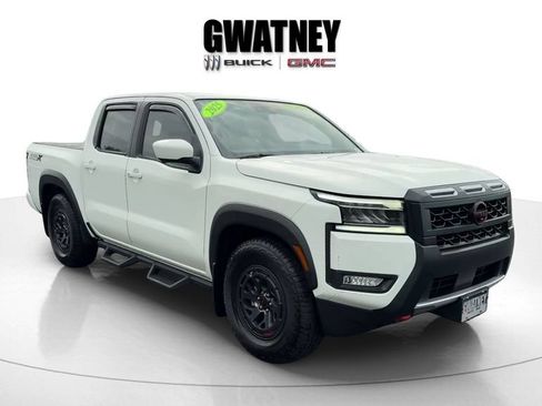 Used 2025 Nissan Frontier Pro-X w/ Pro Convenience Package RWD image 3