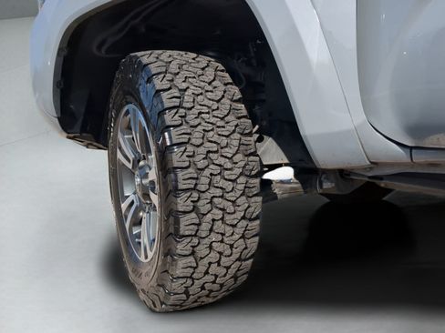 Used 2019 Toyota Tacoma TRD Sport image 63