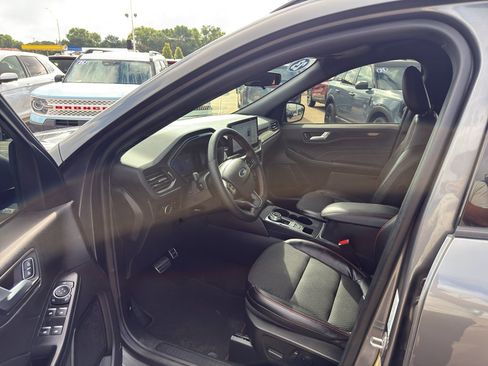 Used 2023 Ford Escape ST-Line w/ Tech Pack #1 AWD/4WD image 9