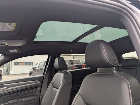 Used 2020 Volkswagen Atlas Cross Sport SEL image 21