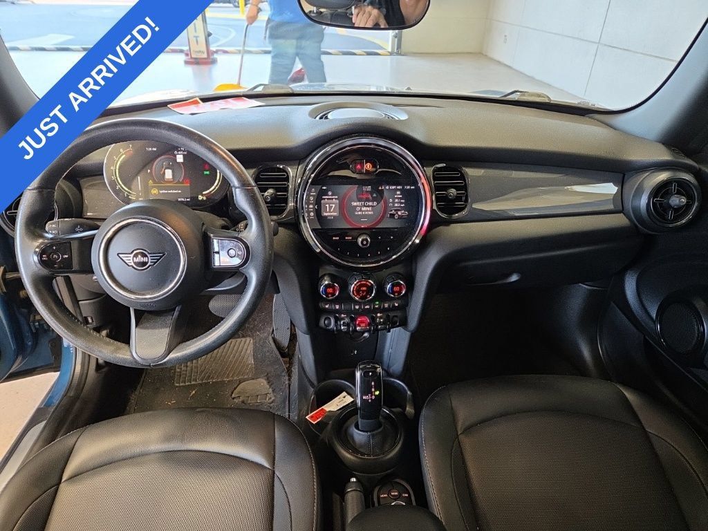 Used 2022 MINI Cooper 2-Door Hardtop FWD image 5