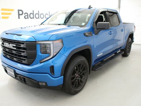 Used 2022 GMC Sierra 1500 Elevation w/ X31 Off-Road Package AWD/4WD image 4