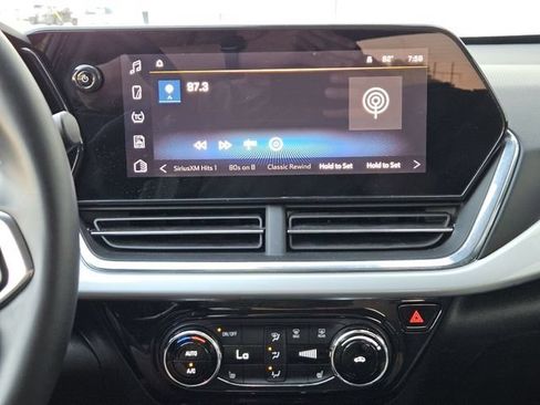 Used 2025 Chevrolet Trax LT w/ LT Convenience Package FWD image 19