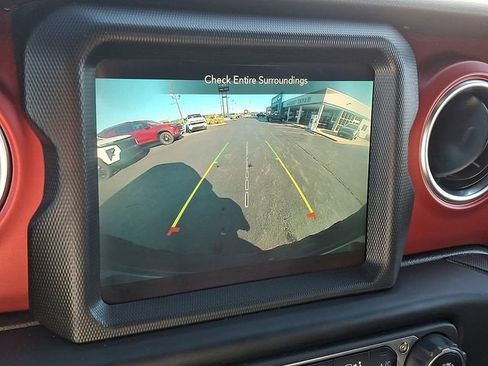 Used 2022 Jeep Wrangler Unlimited Rubicon AWD/4WD image 17