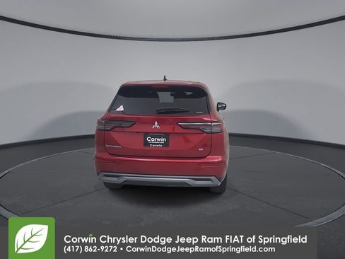 Used 2025 Mitsubishi Outlander SE image 13