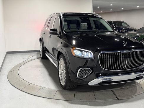 Used 2024 Mercedes-Benz Maybach GLS 600 4MATIC image 6