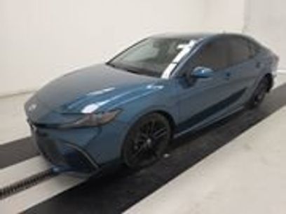 Used 2025 Toyota Camry SE w/ Convenience Package