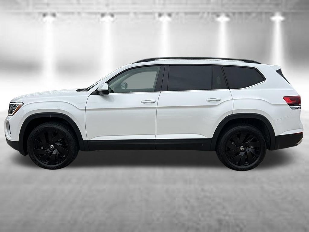 Certified 2026 Volkswagen Atlas SE FWD image 3
