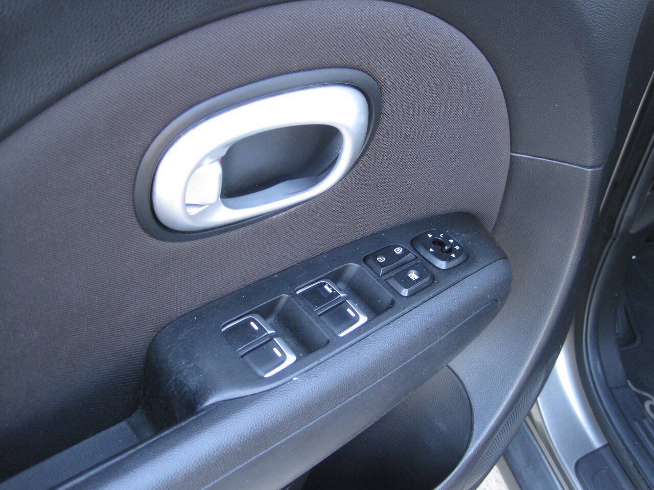 Used 2019 Kia Soul FWD image 25
