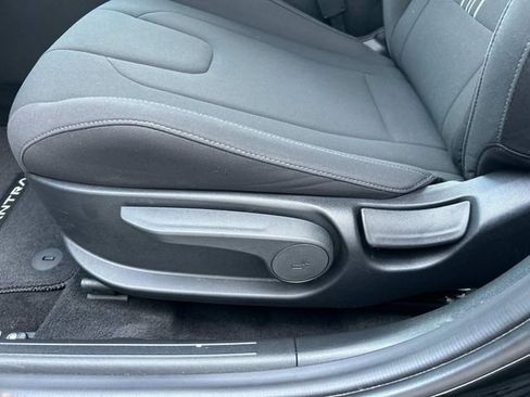 Used 2025 Hyundai Elantra Sport w/ Cargo Package image 19