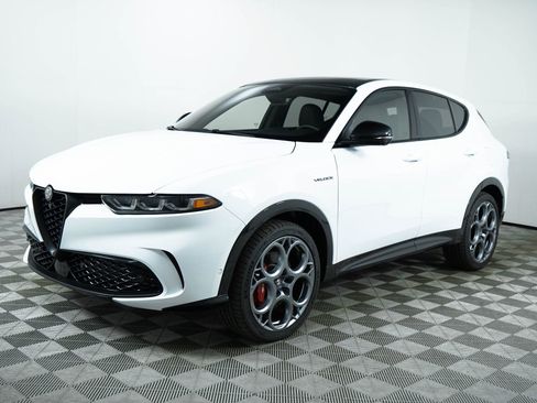 New 2024 Alfa Romeo Tonale Veloce image 5