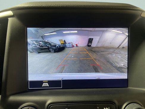 Used 2024 GMC Terrain SLT image 21