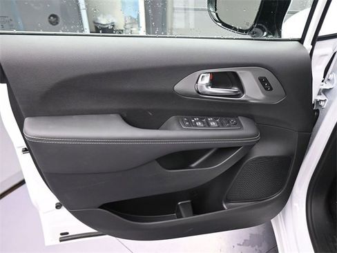 New 2026 Chrysler Pacifica Select image 38