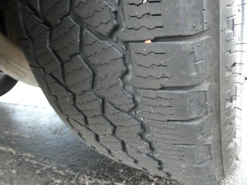 Used 2022 Ford Explorer XLT w/ Equipment Group 202A AWD/4WD image 12