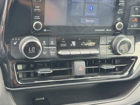 Used 2022 Toyota Highlander XSE w/ Protection Package #3 (TMS) AWD/4WD image 22