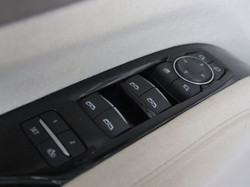 Used 2021 Cadillac Escalade Premium Luxury Platinum image 25