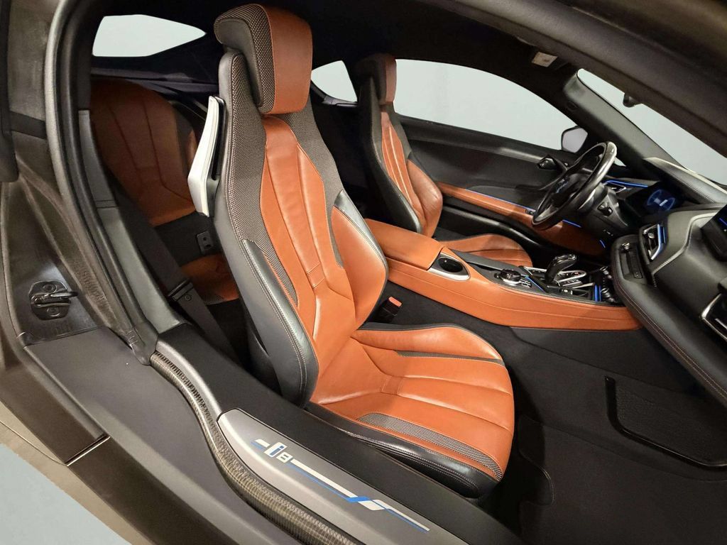 Used 2019 BMW i8 Coupe AWD/4WD image 14