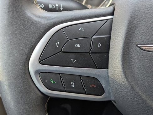 Used 2024 Chrysler Pacifica Touring-L image 25