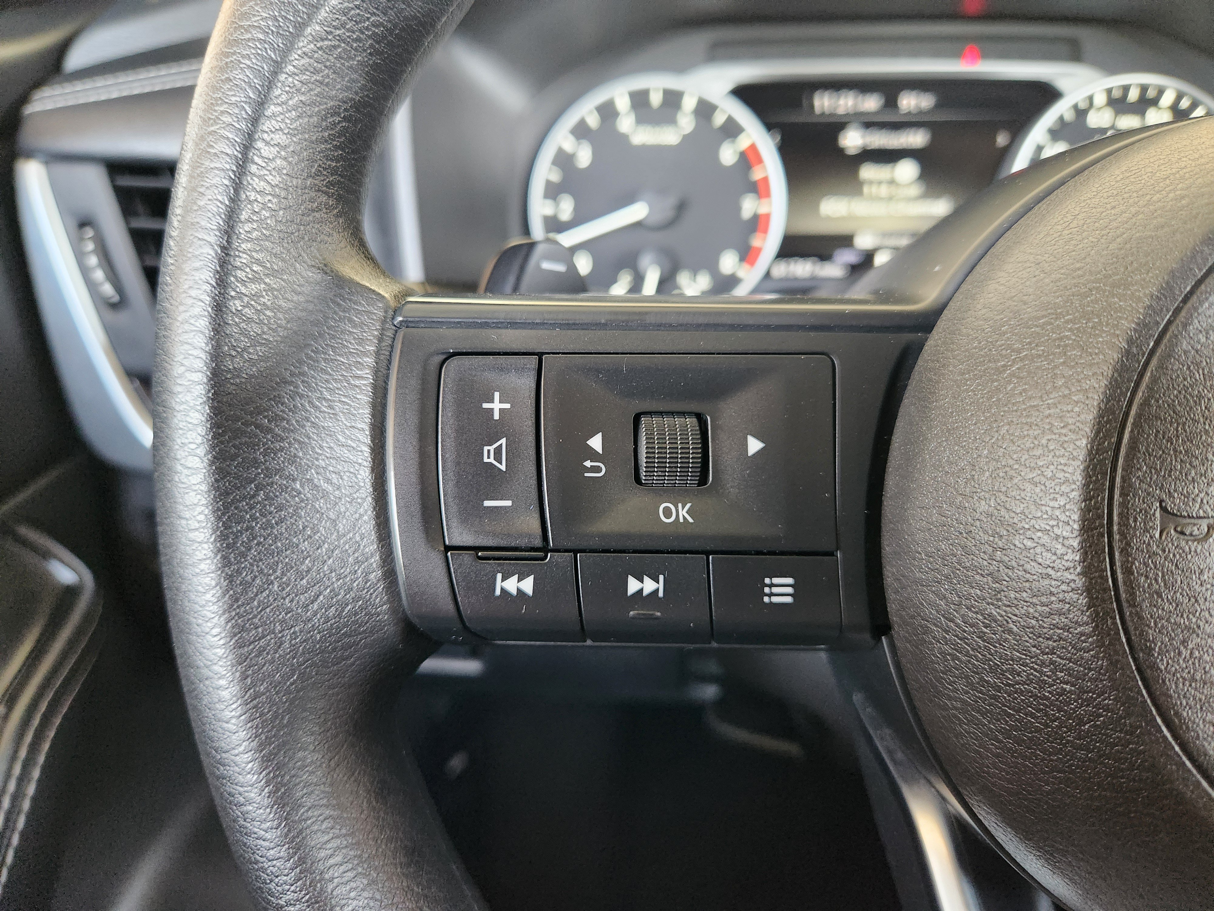 Used 2024 Nissan Rogue SV AWD/4WD image 27