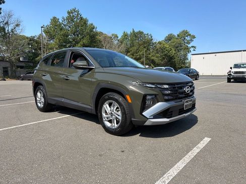 Certified 2025 Hyundai Tucson SE FWD image 6