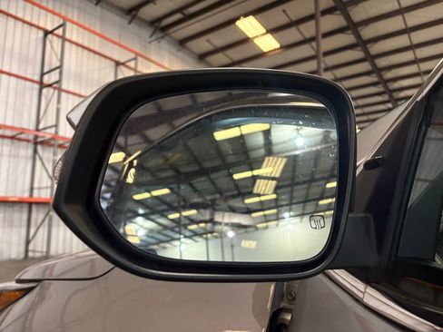 Used 2017 Toyota Highlander Limited image 16