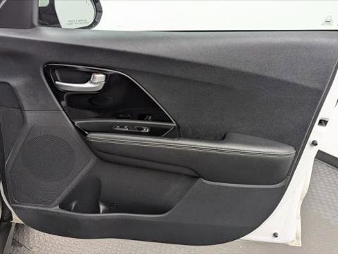Used 2022 Kia Niro EX w/ Cold Weather Package FWD image 22