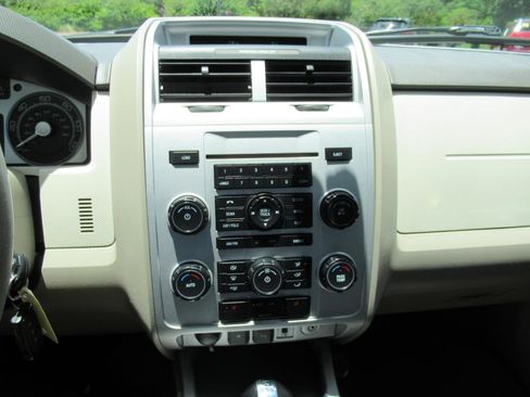 Used 2009 Mercury Mariner Premier AWD/4WD image 28