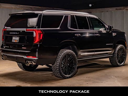 Used 2025 GMC Yukon Denali w/ Denali Reserve Package image 10